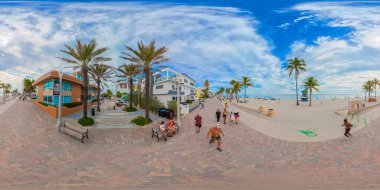 Hollywood, FL, ABD - 4 Ocak 2026 eşkenar dörtgen fotoğraf Hollywood Sahili tahta yolu 2026