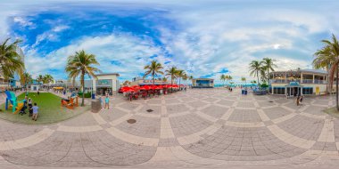 Hollywood, FL, ABD - 4 Ocak 2026 eşkenar dörtgen fotoğraf Hollywood Sahili tahta yolu 2026