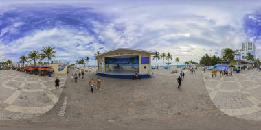 Hollywood, FL, ABD - 4 Ocak 2026 eşkenar dörtgen fotoğraf Hollywood Sahili tahta yolu 2026