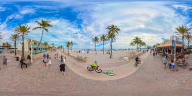 Hollywood, FL, ABD - 4 Ocak 2026 eşkenar dörtgen fotoğraf Hollywood Sahili tahta yolu 2026