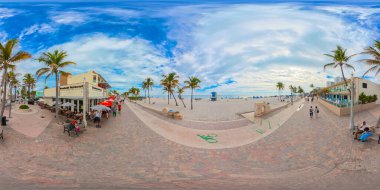 Hollywood, FL, ABD - 4 Ocak 2026 eşkenar dörtgen fotoğraf Hollywood Sahili tahta yolu 2026