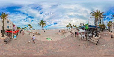 Hollywood, FL, ABD - 4 Ocak 2026 eşkenar dörtgen fotoğraf Hollywood Sahili tahta yolu 2026
