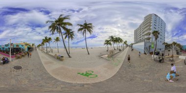 Hollywood, FL, ABD - 4 Ocak 2026 eşkenar dörtgen fotoğraf Hollywood Sahili tahta yolu 2026