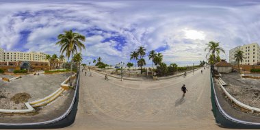 Hollywood, FL, ABD - 4 Ocak 2026 eşkenar dörtgen fotoğraf Hollywood Sahili tahta yolu 2026