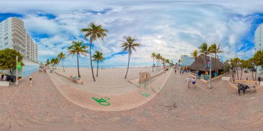 Hollywood, FL, ABD - 4 Ocak 2026 eşkenar dörtgen fotoğraf Hollywood Sahili tahta yolu 2026