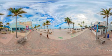 Hollywood, FL, ABD - 4 Ocak 2026 eşkenar dörtgen fotoğraf Hollywood Sahili tahta yolu 2026