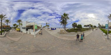 Hollywood, FL, ABD - 4 Ocak 2026 eşkenar dörtgen fotoğraf Hollywood Sahili tahta yolu 2026