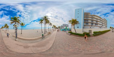 Hollywood, FL, ABD - 4 Ocak 2026 eşkenar dörtgen fotoğraf Hollywood Sahili tahta yolu 2026