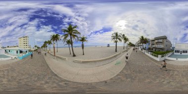 Hollywood, FL, ABD - 4 Ocak 2026 eşkenar dörtgen fotoğraf Hollywood Sahili tahta yolu 2026