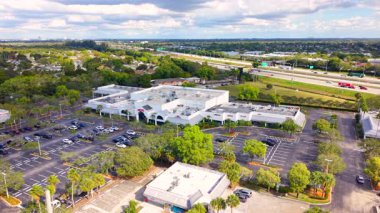 Sunrise, FL, ABD - 8 Ocak 2026: AMC Weston 8 in Sunrise Florida Hint Trace Alışveriş Merkezi 2026