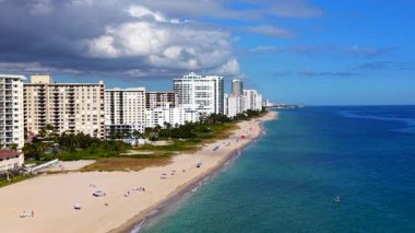 Hava görüntüleri Pompano Plajı Florida 'daki apartman daireleri