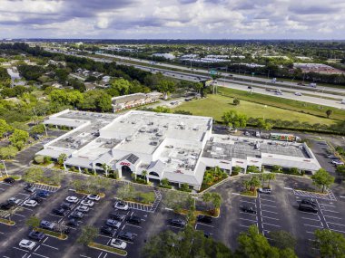 Sunrise, FL, ABD - 6 Ocak 2026: Weston 8 Hint Trace Alışveriş Merkezi