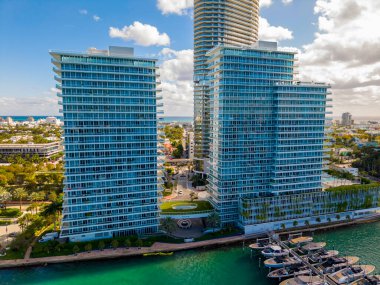 Miami Beach, FL, ABD - 20 Ocak 2026: Bentley Bay Condominium Towers Miami Beach Florida