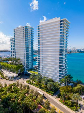 Miami Beach, FL, ABD - 20 Ocak 2026: Bentley Bay Condominium Towers Miami Beach Florida