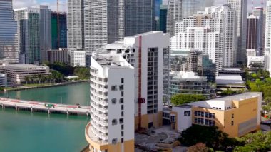 Miami, FL, ABD - 24 Ocak 2026: Mandarin Oriental Hotel yeni inşaat konutları için yıkım
