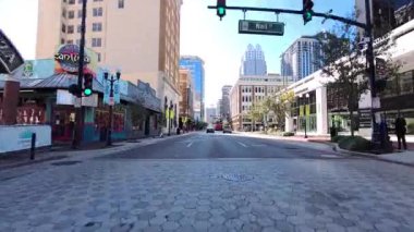 Orlando, FL, ABD - 23 Ocak 2026: Orlando şehir merkezi video sürücüsü 4k