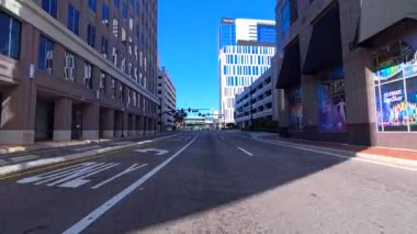 Orlando, FL, ABD - 23 Ocak 2026: Demiryolu raylarından önce sürüp durmak