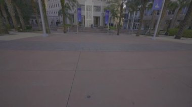 Orlando, FL, ABD - 23 Ocak 2026: Orlando Belediye Binası stok görüntüleri. Yukarı kaldır ve göster. 4k 24p HDR videosu