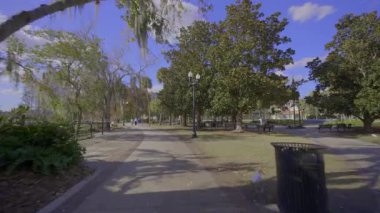 Eola Gölü 'nün çevresindeki manzara izleri. HDR Prores 'te 4k 24 peni.