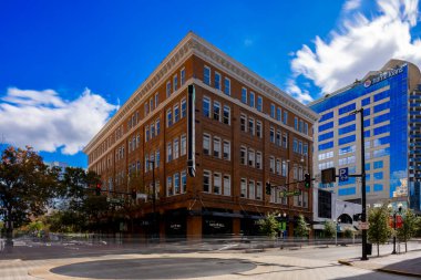 Orlando, FL, ABD - 23 Ocak 2026: Karışık kullanımlı ticari bina Orlando Florida şehir merkezi