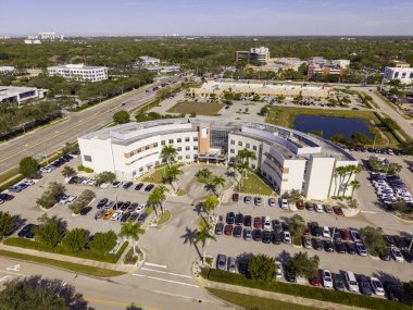 Napoli, FL, ABD - 2 Şubat 2026: Hekimler Bölgesel Kuzey hava fotoğrafı Napoli Florida