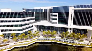 Napoli, FL, ABD - 2 Şubat 2026: Hava Video Arthrex Inc Naples FL USA