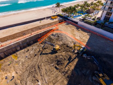 Sunny Isles Beach, FL, ABD - 6 Şubat 2026: Hava fotoğrafı St Regis Residences Sunny Isles Beach kazı alanı