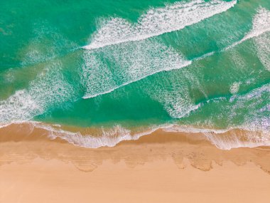 Kumsala düşen hava aracı fotoğraf dalgaları.