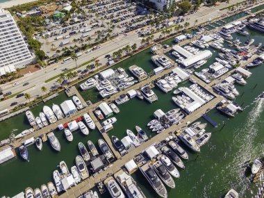 2026 Miami Beach Uluslararası Tekne Fuarı Collins Caddesi.