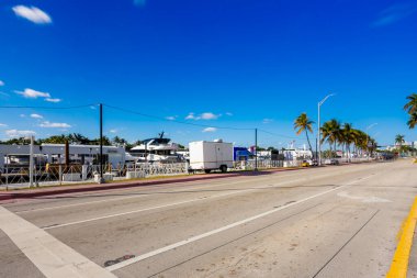 Miami Beach, FL, ABD - 10 Şubat 2026 Miami Beach International Boat Show Collins Bulvarı 'nda