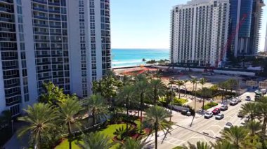 Sunny Isles Beach, FL, ABD - 10 Şubat 2026: St Regis Konutları inşaat alanı Şubat 2026