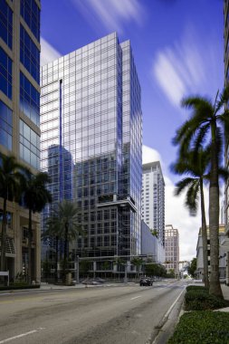 Streetview os Las Olas Bulvarı ve SE 3. Cadde ofis binaları Fort Lauderdale 2026