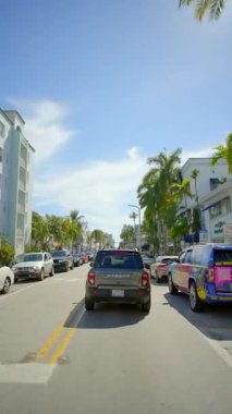 Ford Bronco Spor Miami Plajı 'ndan sonra dikey video