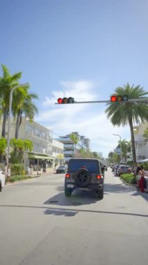 Miami Beach 'te dikey görüntü Jeep Wrangler