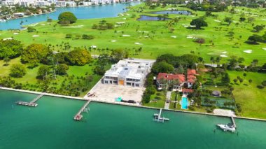 Miami Beach, FL, ABD - 12 Mart 2026 Saat Yörüngesi Klibi Miami Malikanesi Mark Zuckerberg 6k