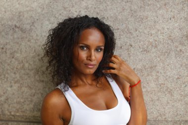 Güzel bir etnik kadının baş shot