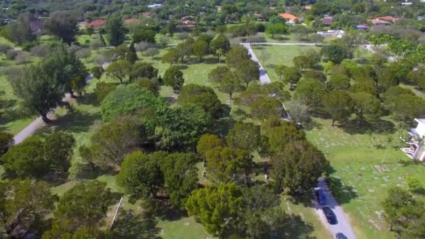 Vídeo aéreo de un cementerio — Vídeos de Stock