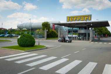 Yeni Ferrari fabrika giriş
