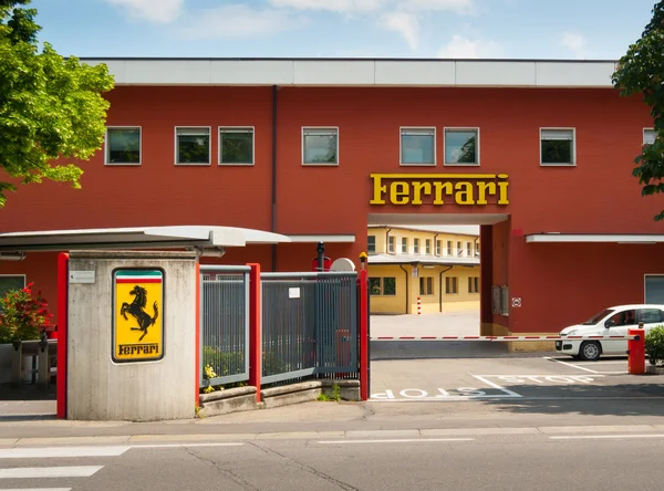 Oorspronkelijke Ferrari fabriek ingang — Stockfoto