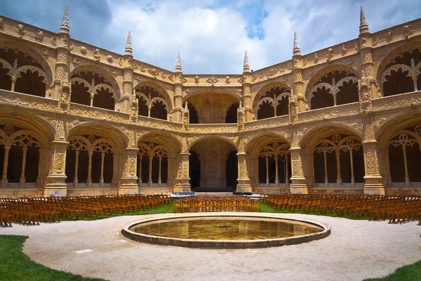 Monastère de Jeronimos Centre cloître — Photo