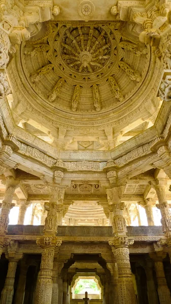 Ranakpur Jain Tapınağı iç kubbe — Stok fotoğraf