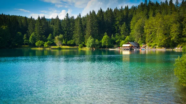 Fusine dolní jezero chýše — Stock fotografie