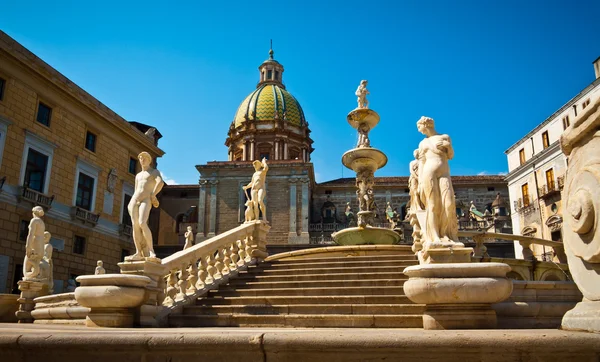 Piazza Pretoria düşük açılı — Stok fotoğraf