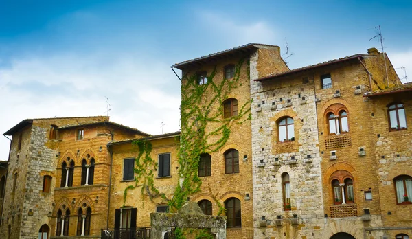 San Gimignano historische Gebäude — Stockfoto