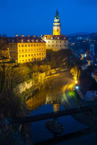 捷克克鲁姆洛夫城堡晚上垂直视图 — 图库照片