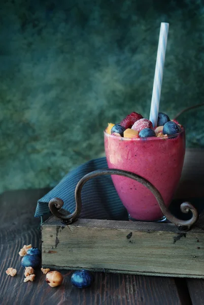 Taze meyve ve yoğurt — Stok fotoğraf