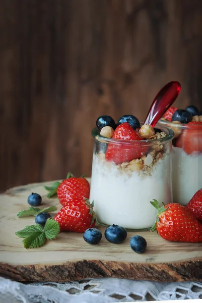 Postre de bayas de yogur —  Fotos de Stock