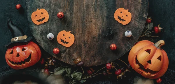 Fondo Halloween Con Decoración Calabaza Dulces Arañas Lugar Para Texto —  Fotos de Stock