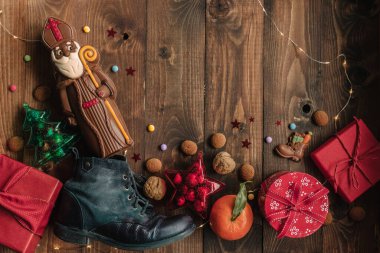 Aziz Nicholas, Sinterklaas, çocuk ayakkabısı, çikolata, kurabiye, fındık, mandalina, hediye ve tatlı ile tatil geçmişi