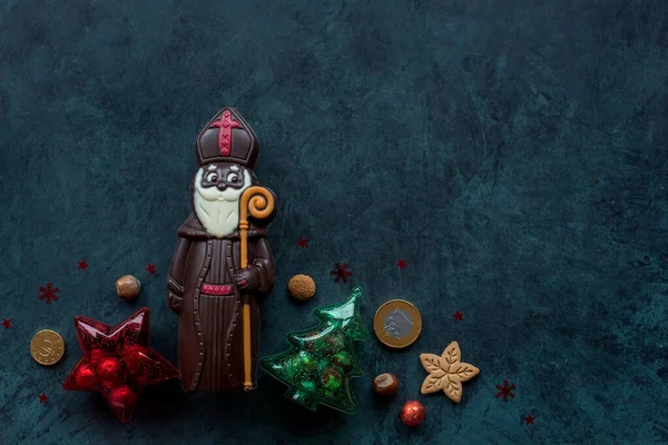 Saint Nicholas Choklad Med Gåvor Mörk Bakgrund Med Plats För — Stockfoto